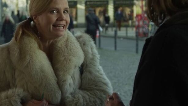 Screencaps Annette Frier in Fur Coat 8 of 38 pics