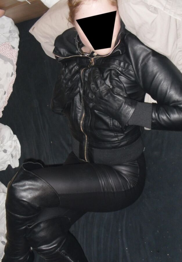 Full Leather whore 3 of 12 pics