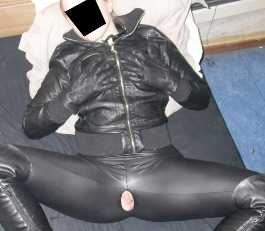 Full Leather whore 8 of 12 pics