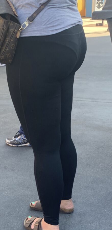 Thick Asian in Yoga Pants  17 of 20 pics