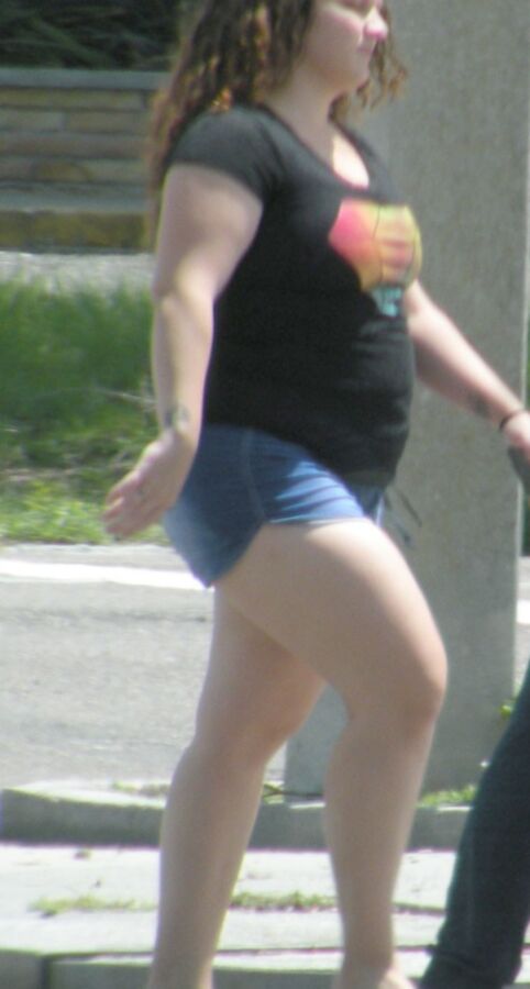 FL Chunky sweet young mom in short shorts CHUBBY bbw plump 1 of 18 pics