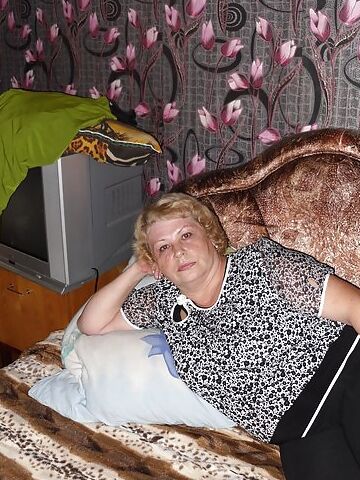 Russian blonde granny, almost naked 2 of 10 pics