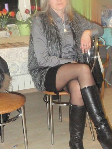 Marzena - young polish wife in pantyhose, heels and boots  13 of 21 pics