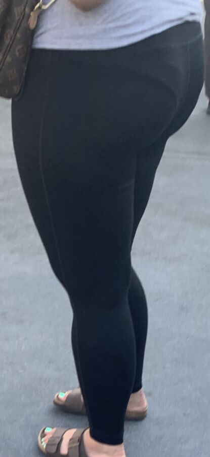 Thick Asian in Yoga Pants  15 of 20 pics