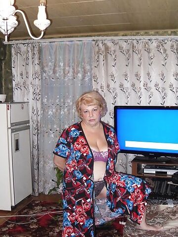 Russian blonde granny, almost naked 6 of 10 pics