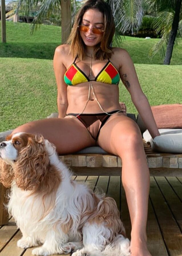 Anitta 3 of 12 pics