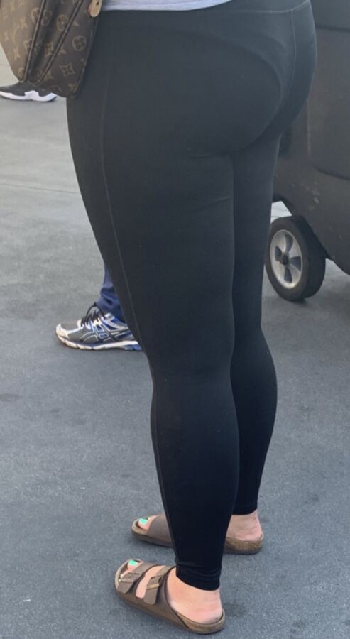 Thick Asian in Yoga Pants  18 of 20 pics
