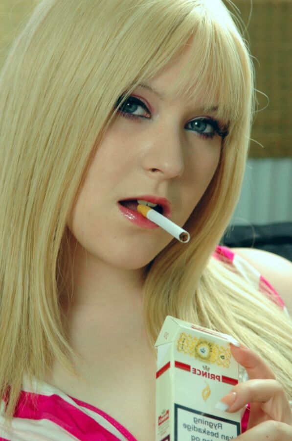 Ms Inhale Sexy Blonde Smoking Set 4 of 28 pics