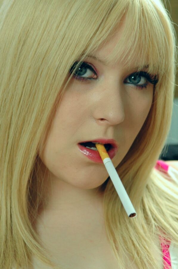 Ms Inhale Sexy Blonde Smoking Set 6 of 28 pics