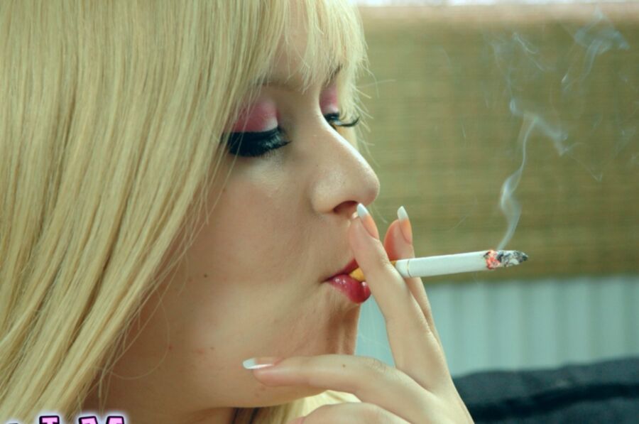 Ms Inhale Sexy Blonde Smoking Set 19 of 28 pics