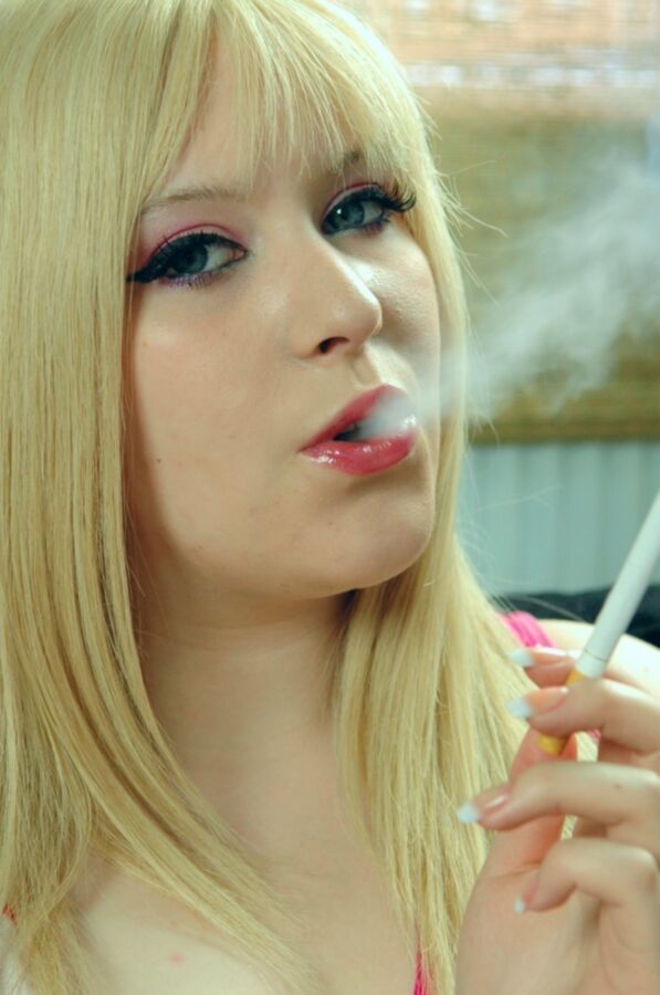 Ms Inhale Sexy Blonde Smoking Set 13 of 28 pics