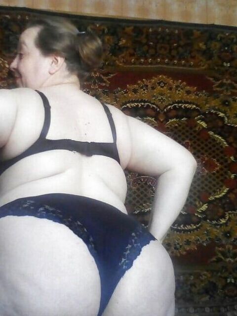 Granny slut Tamara from Minsk has very big ass 9 of 26 pics