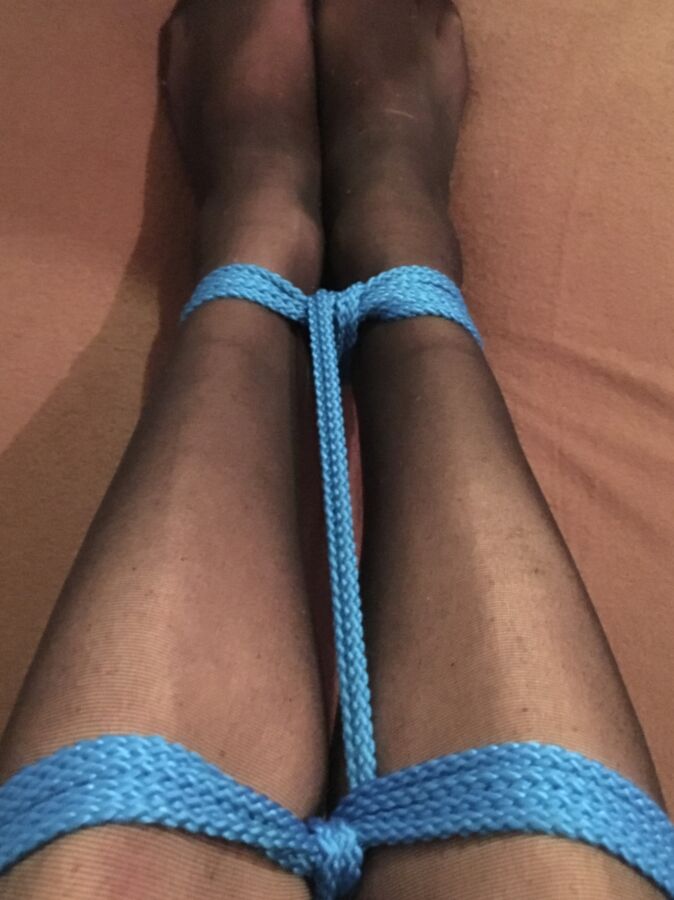 Pantyhose Bondage - Nylonschwuchtel 4 of 13 pics