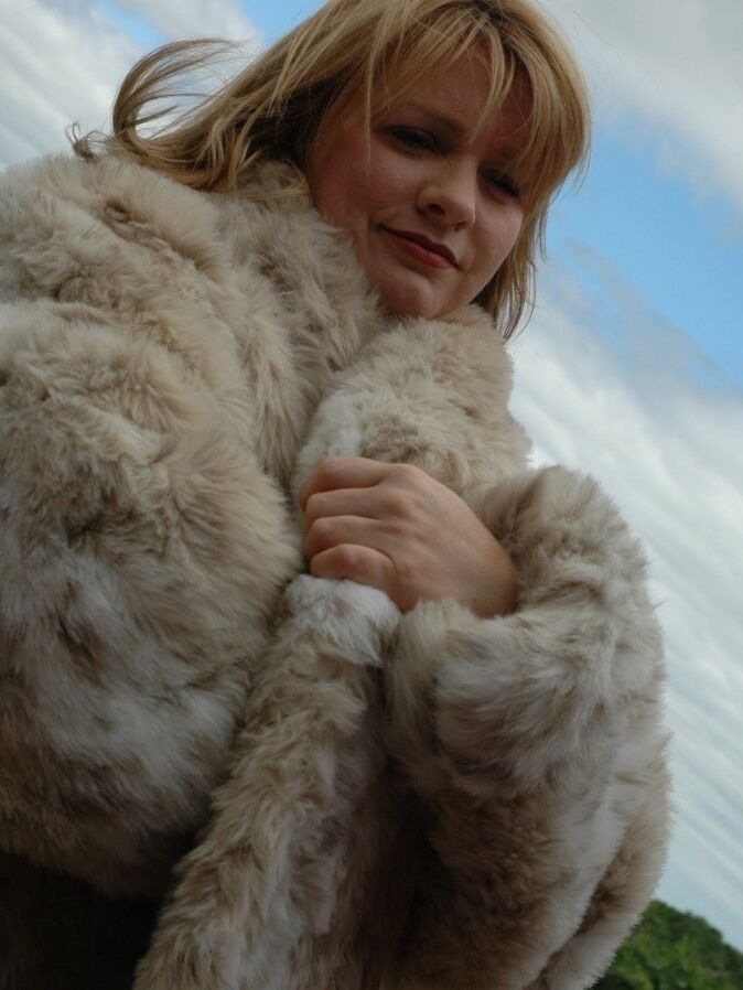 BBW Milf Chloe in Fur 6 of 37 pics