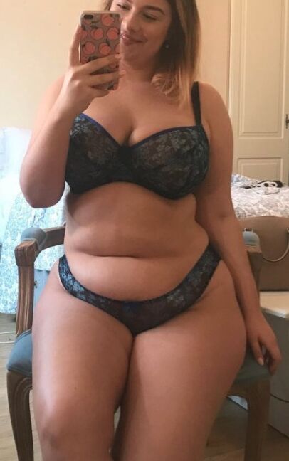 Aliss Bonython - Curvy Plus Size Instagram Model  9 of 19 pics