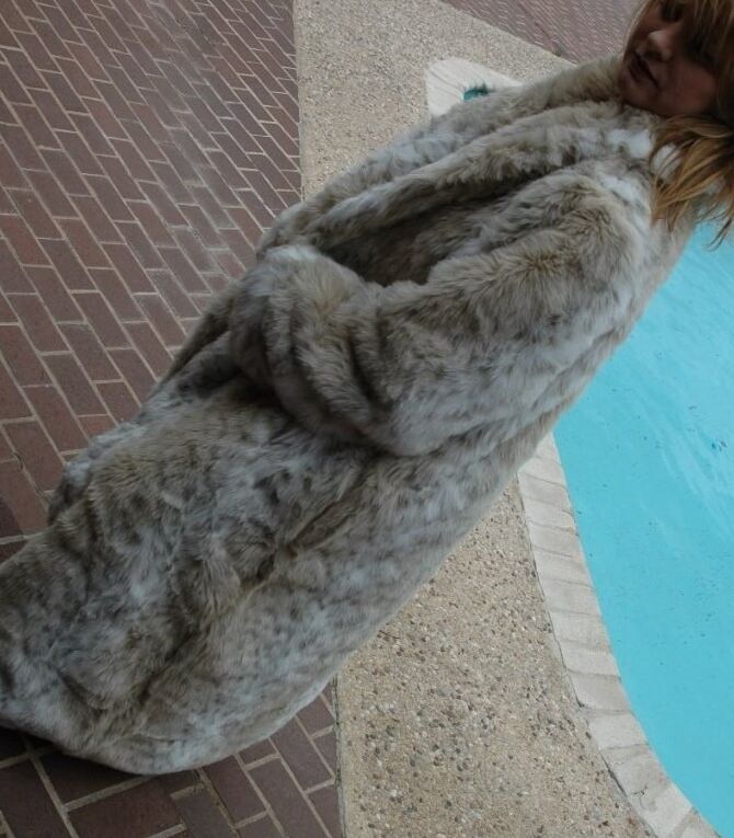 BBW Milf Chloe in Fur 14 of 37 pics