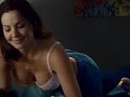 Erica Durance is the incestuous big sister of my dreams!  2 of 6 pics