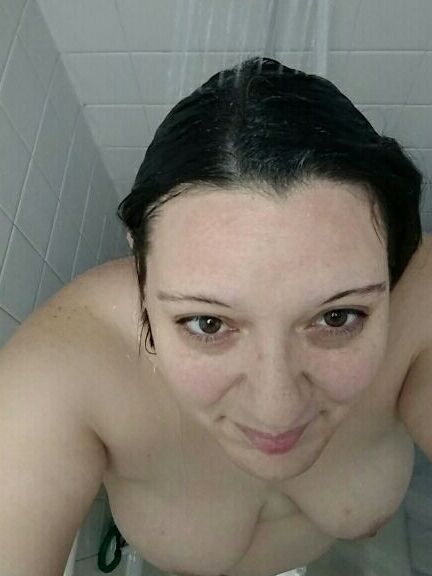 Kinky Kik Friend - Shower Selfies 1 of 9 pics