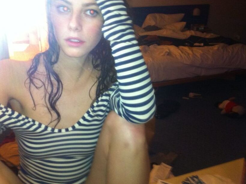 I LOVE - Kaya Scodelario 16 of 19 pics