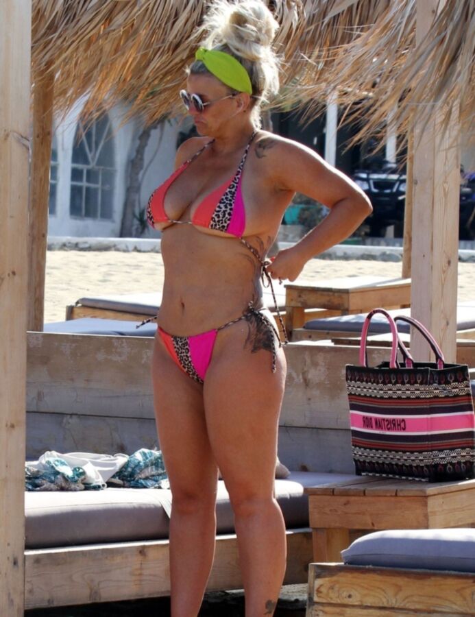 Kerry Katona - Busty, Topless British Celeb hangs out her Boobs 11 of 59 pics