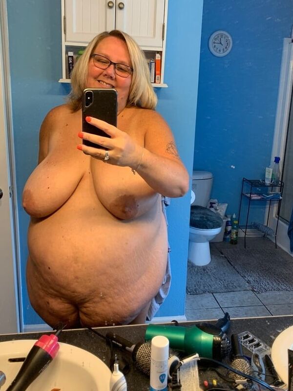 BBW Busty Wench Fun on a Saturday 1 of 26 pics