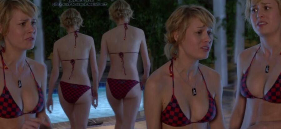 Brie Larson Ass - Screencaps 16 of 26 pics