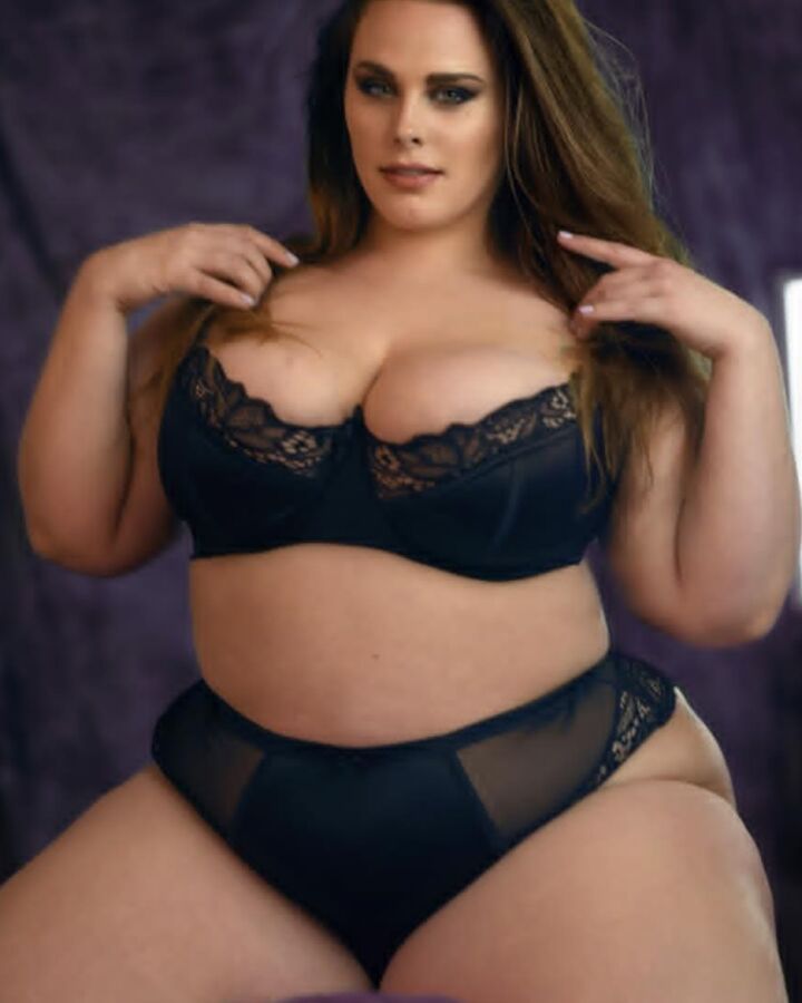 Morgan Louise - BBW American Plus Size Model  14 of 18 pics