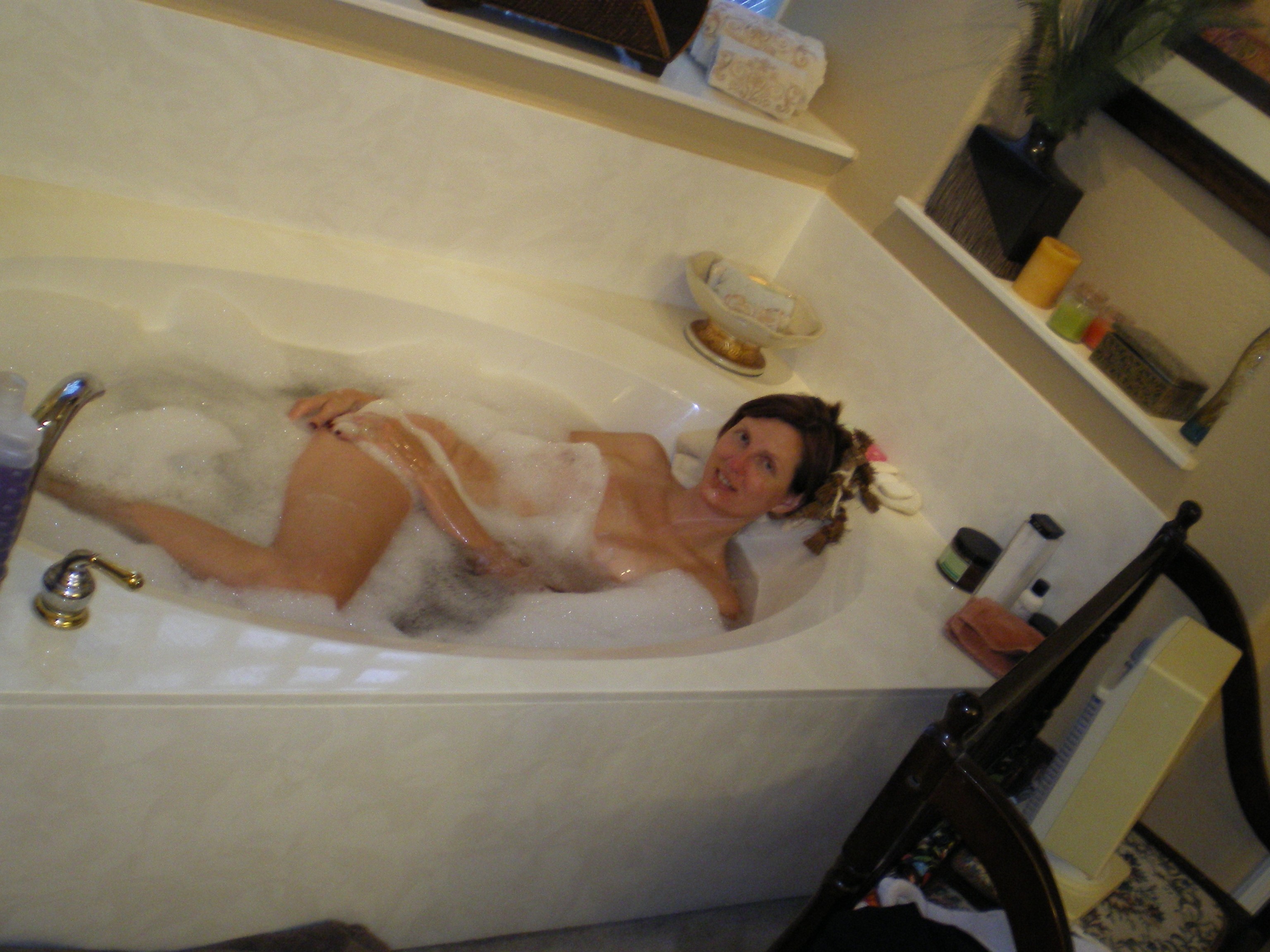 Amateur MILF taking bath 7 of 29 pics