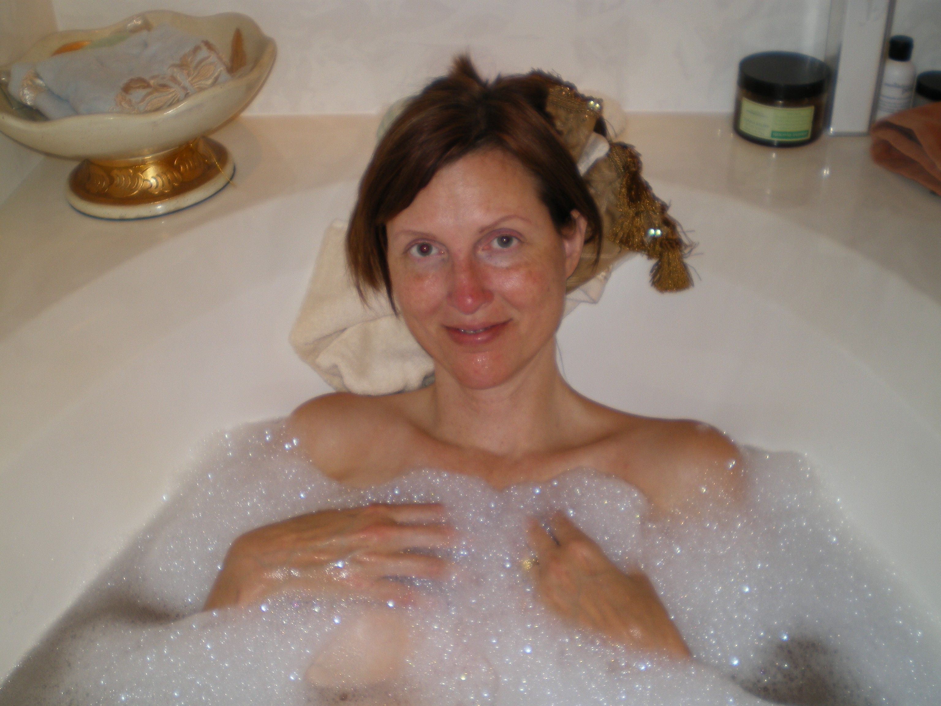 Amateur MILF taking bath 10 of 29 pics