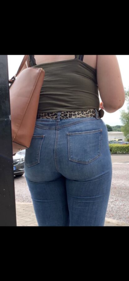 British Teen Ass Waiting for Bus 23 of 109 pics