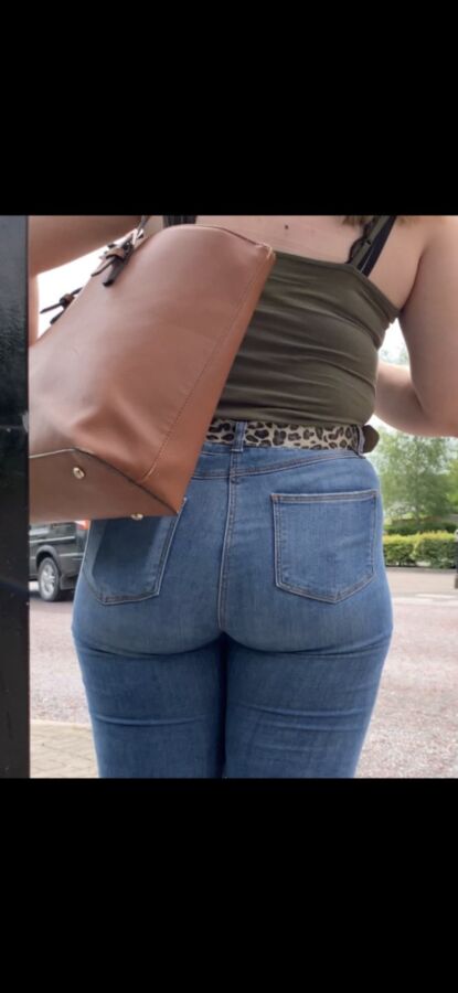 British Teen Ass Waiting for Bus 24 of 109 pics