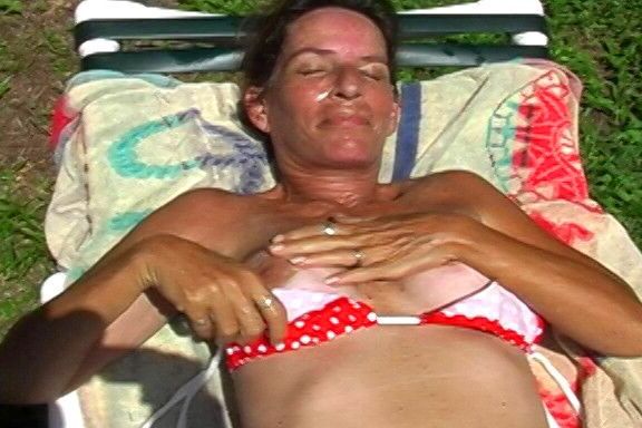 Melbourne FL Milf Cynthia Browns Nice Tits Sunbathing 19 of 31 pics
