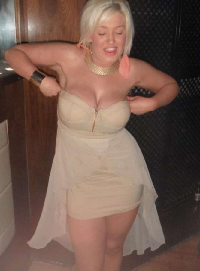 Bimbo twat Lynsey is a vile beast but I want her as my fucktoy 9 of 21 pics