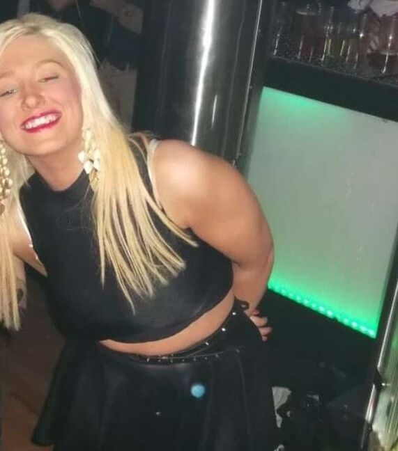 Bimbo twat Lynsey is a vile beast but I want her as my fucktoy 14 of 21 pics