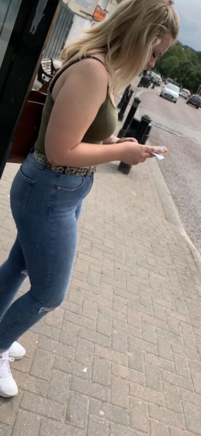 British Teen Ass Waiting for Bus 22 of 109 pics