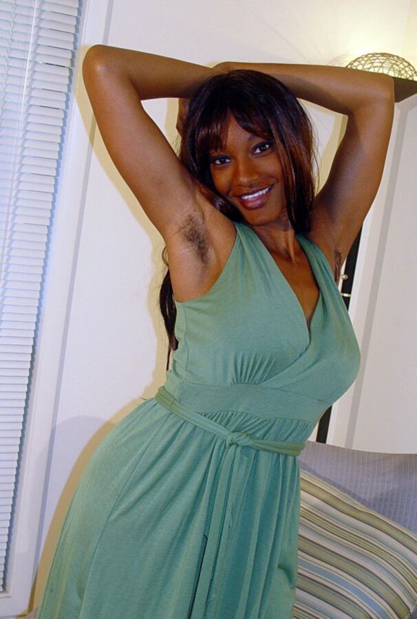 Taleya Gorgeous Black Babe 16 of 28 pics