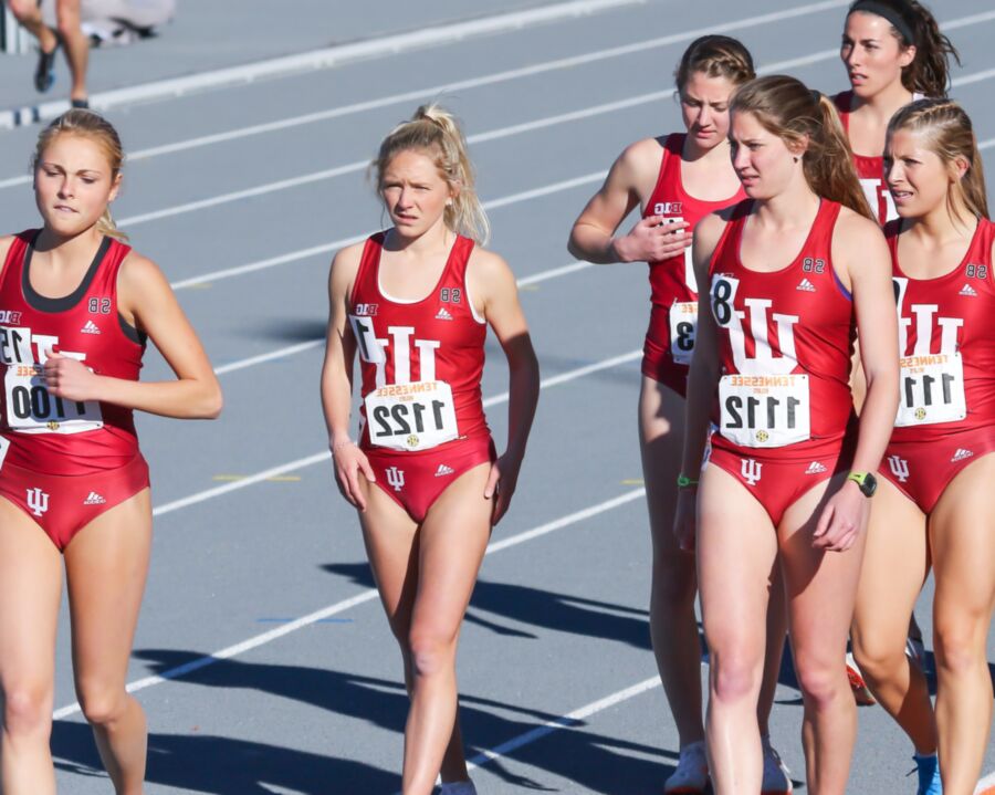 Women track running cameltoe 1 of 4 pics