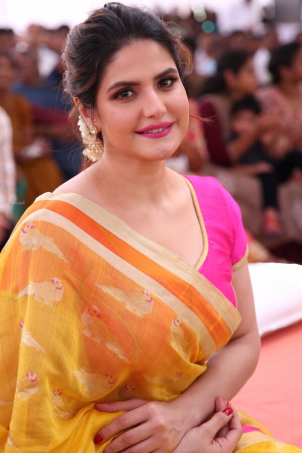 Zarine Khan- Busty Indian Babe at Aryavartha Nagari Event Launch 21 of 39 pics