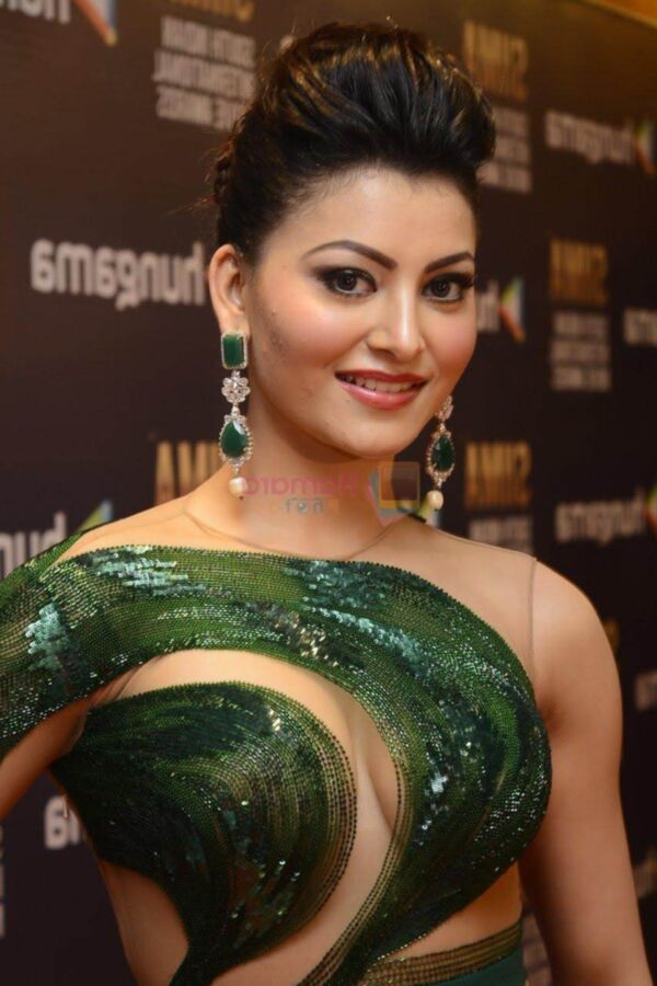 Urvashi Rautela - Busty Beautiful Indian Bollywood Celeb Sizzles 8 of 17 pics