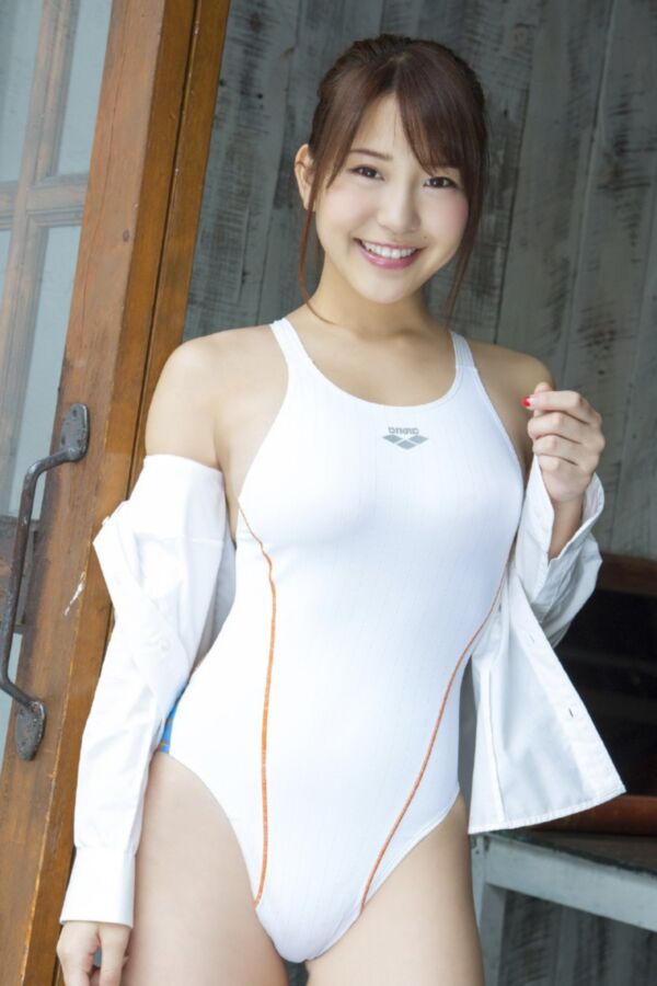 Busty bikini idol Yuriko Ishihara 3 of 54 pics