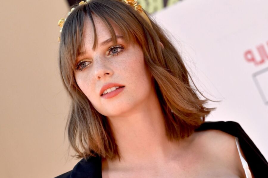 Maya Hawke 2 of 54 pics