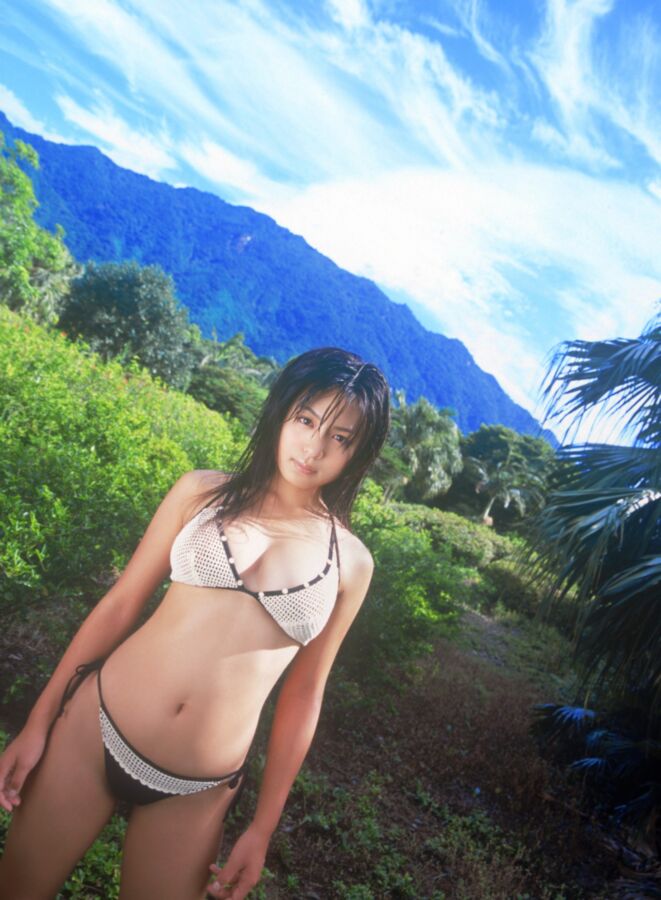 Japanese bikini girls 5 of 144 pics