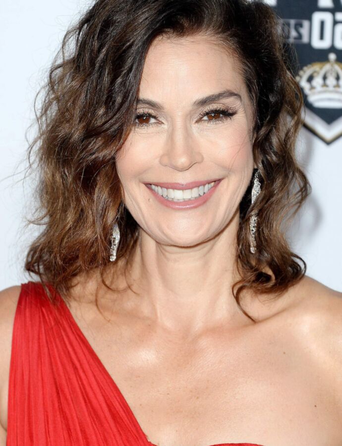 Teri Hatcher 7 of 138 pics