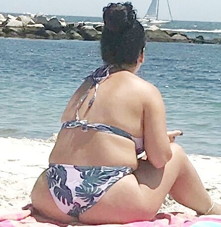 Fat ass Latino 2 of 4 pics