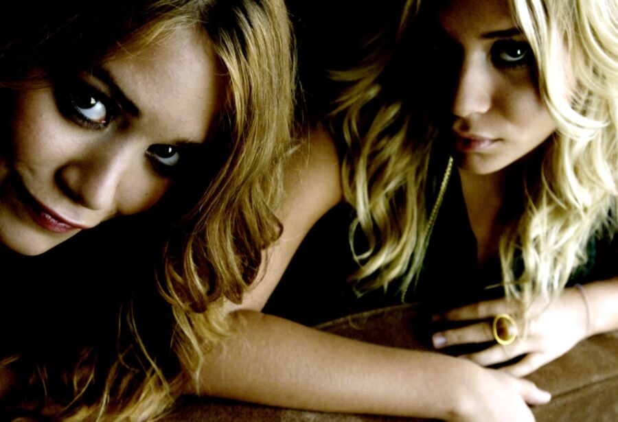 Mary and Ashley Olsen 22 of 57 pics