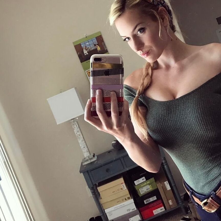 @_paige.renee Big tits boobs Selfie Cleavage STICK WITH BIG TITS 21 of 197 pics