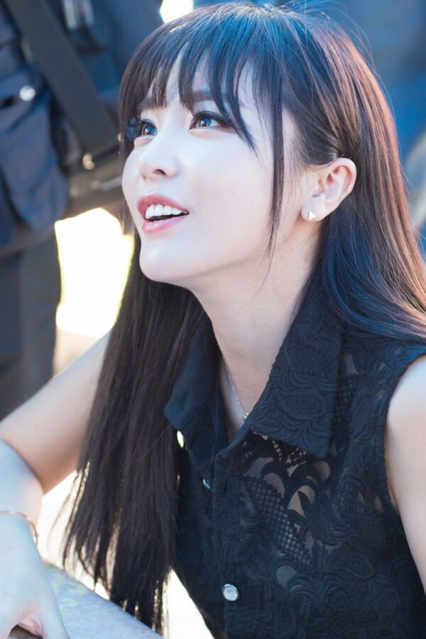 Korean Singer Hong Jin Young 9 of 22 pics