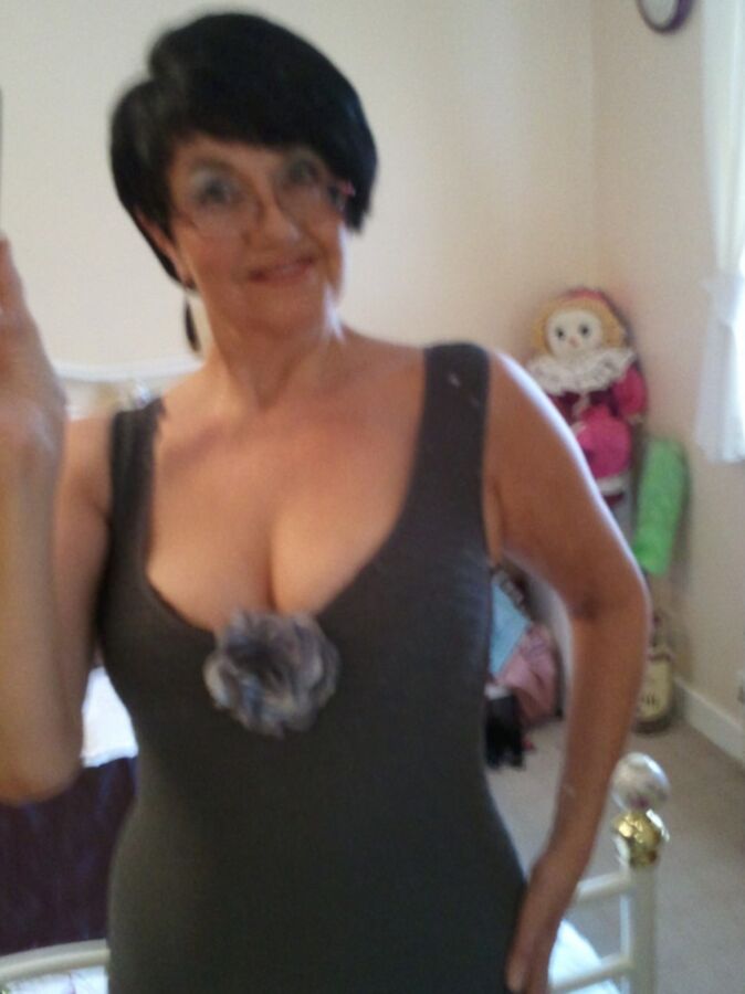 Would love to make selfies with this granny 8 of 10 pics