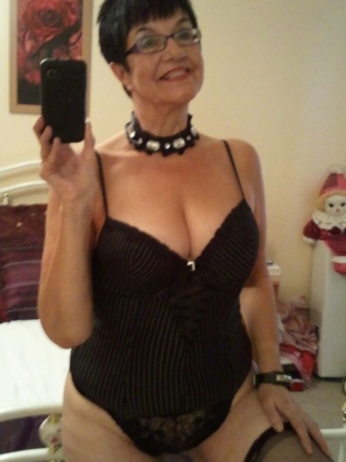 Would love to make selfies with this granny 3 of 10 pics