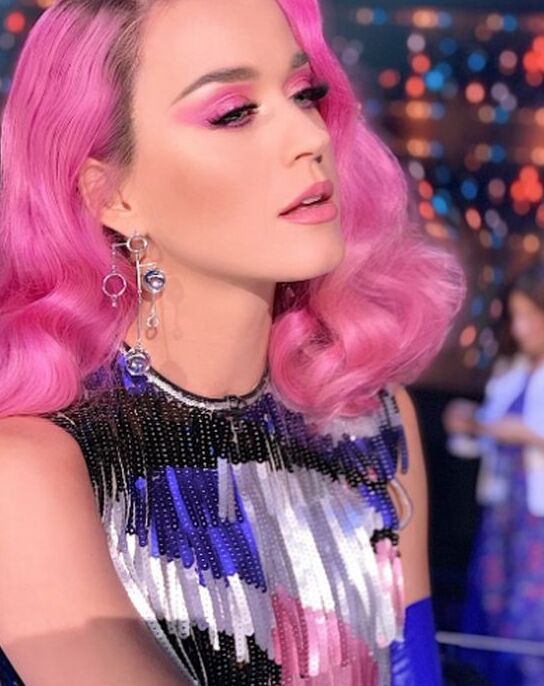 Even more Katy Perry sissy captions 10 of 12 pics